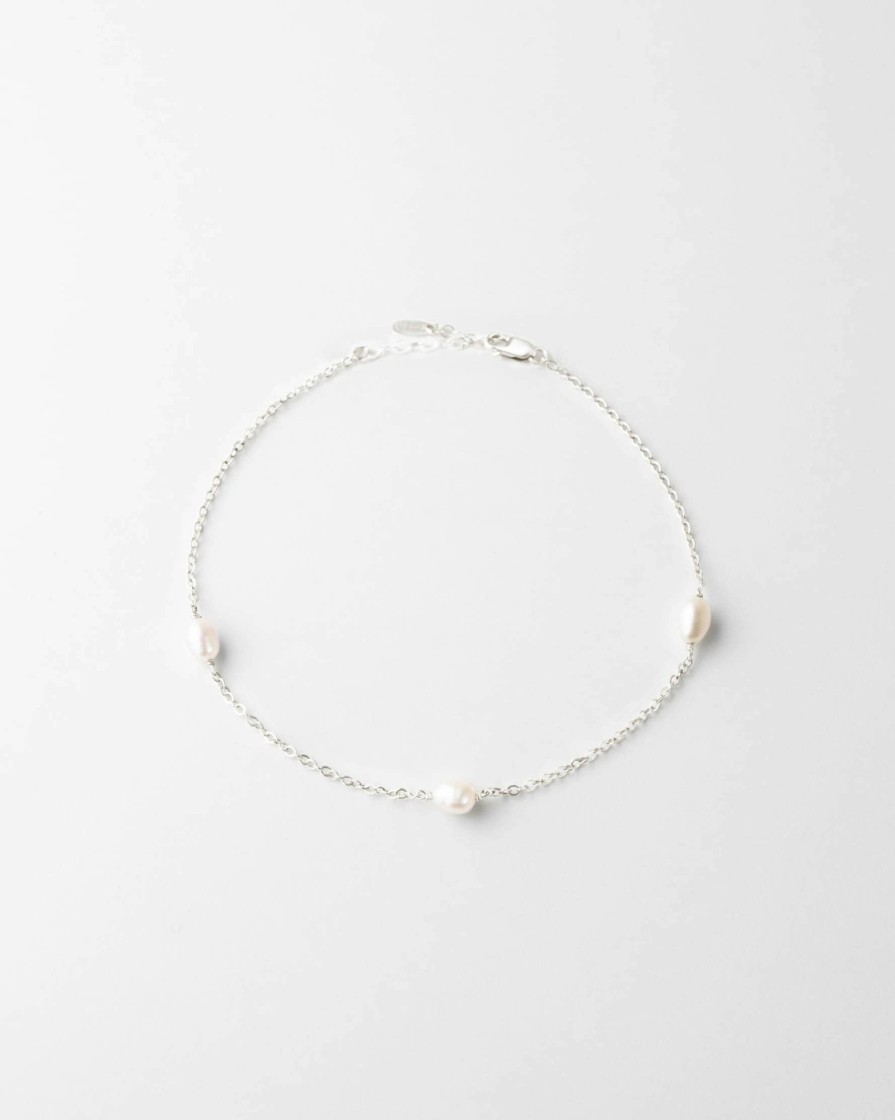 Categories GLDN | Trinity Pearl Anklet