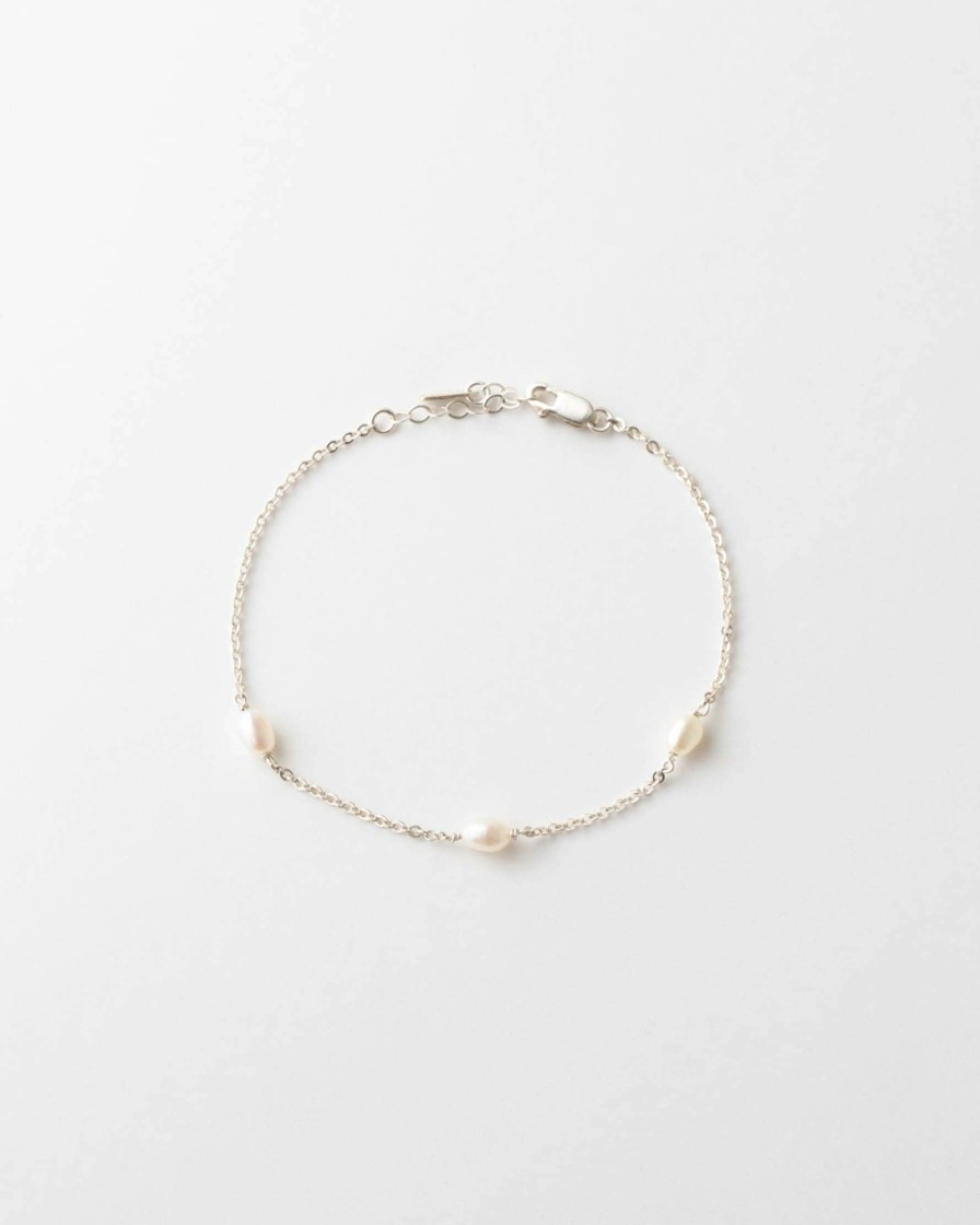 Categories GLDN | Trinity Pearl Bracelet