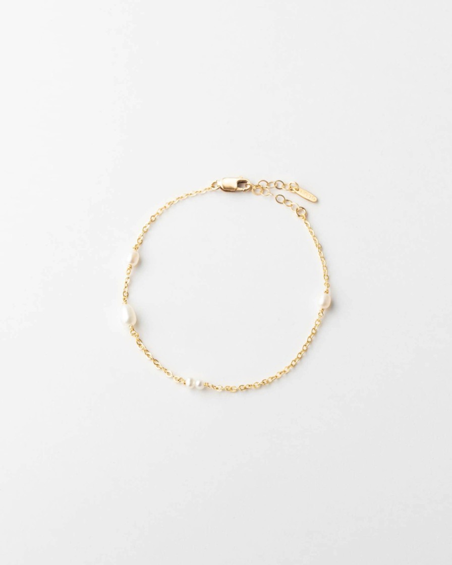 Categories GLDN | Floating Pearl Bracelet