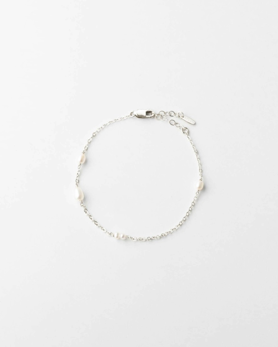 Categories GLDN | Floating Pearl Bracelet